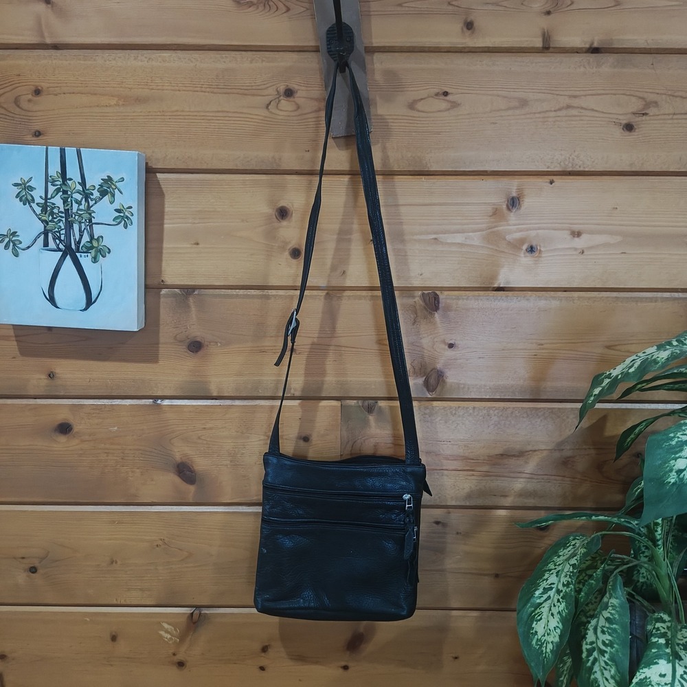 SAS Crossbody Purse Bag Black Pebbled Leather Small Zippered Top Made In USA ZA4